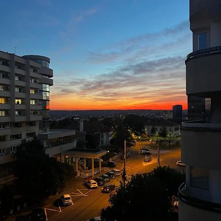 Apartament Centru - Cec Apartment ไกรโอวา ภายนอก รูปภาพ